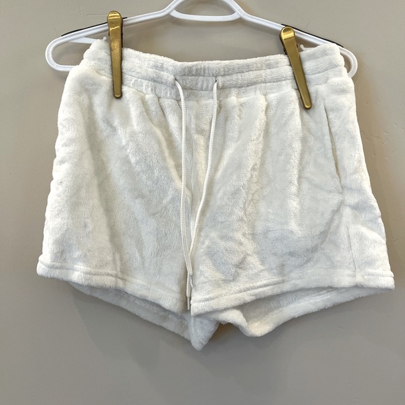 Hoody & Shorts - Picture 4 of 7